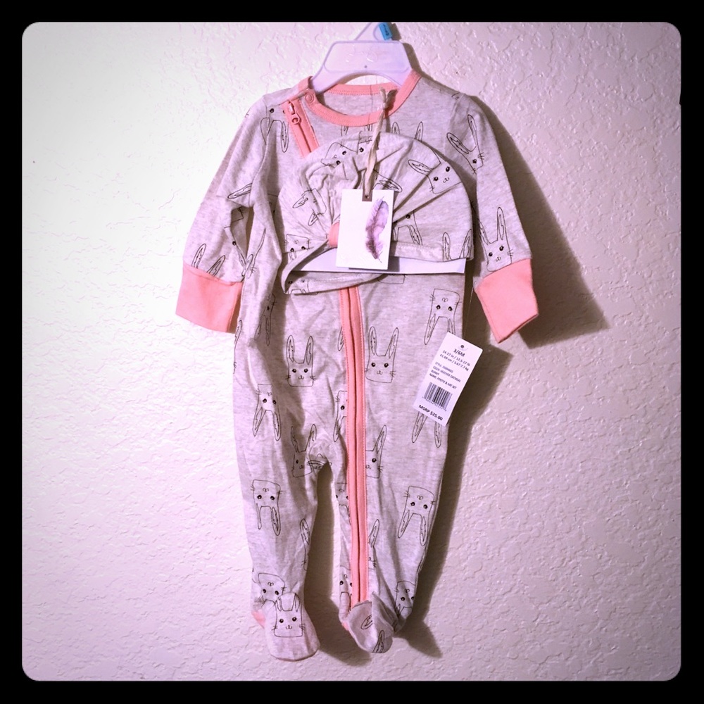 💜NWT Bunny footie & hat set
